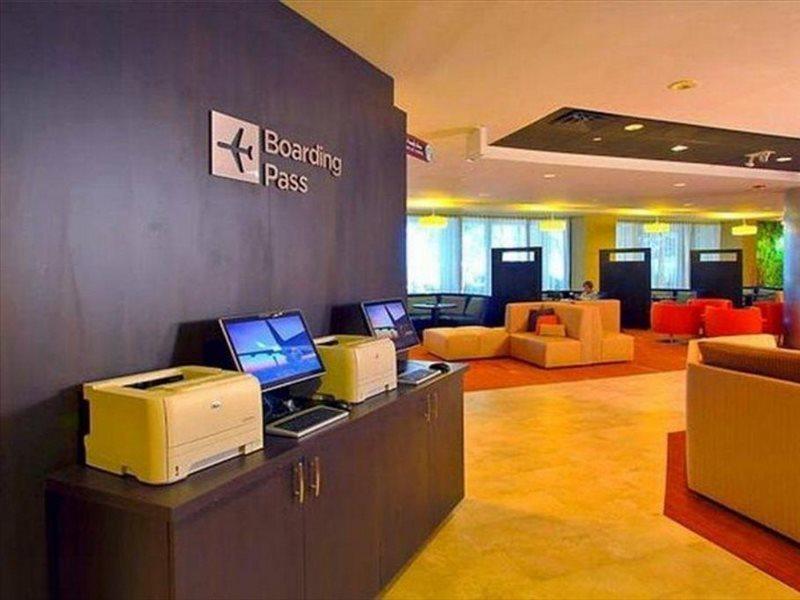 Courtyard By Marriott New York Laguardia Airport Hotel Exterior photo